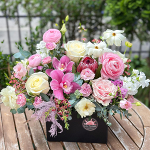 Aranjament cutie "Pastel Touch"