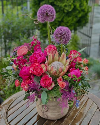 Eleganță, explozie de culoare și poftă de viață!💜💗

#CityFlowersByIoana #AranjamenteFlorale #FloriCuStil #Sibiu #FlorarieSibiu #BucheteDeFlori #DecorCuFlori #CadouPerfect #FloriPentruTine #InspiratieFlorala #BuchetSpecial #FloriCuDrag #DesignFloral #FloriProaspete #AranjamenteDeosebite