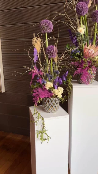 Abonamente florale pentru afaceri care vor să impresioneze prin eleganță și prospețime💜

WeekendVibes – pentru un #HotelDecor plin de stil, cu #FloriZiDeZi și #FlowerPower de la o #FloristLife pasionată de #LuxuryFlowers și #FreshFlowers. Alege un #AbonamentFloral și bucură-te de #FloralVibes, #FridayFeeling și #bloomwithus