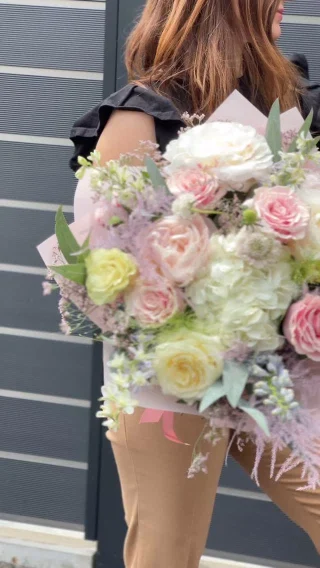 Buchetul perfect pentru o zi specială💗

#flowers #flowerstagram #nature #love #photography #flowersofinstagram #florist #spring #wedding #garden #art #beautiful #photooftheday #instagood #bouquet #floral #reelsvideo #cityflowers #aestheticvideo #flowersdaily #springvibes #romaniareels #floriromania #instareels