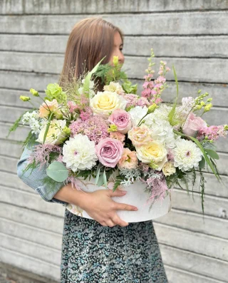 Așa arată o zi frumoasă, înflorită. ✨
#CityFlowersByIoana #floriSibiu #aranjamentfloral #floripastel #buchetedevară #flowersoftheday #flowerinspiration #florăriesibiu #pastelvibes