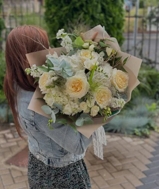 Florile sunt limbajul preferat al dragostei, ele transmit cele mai sincere emoții! Spune-i cu flori ...🤍

#floare #buchet #aranjament #sibiu #florarie #cadou #decor #plante #natură #frumos #primăvară #verde #inspiratie #florideosebite #floribune #daruit #iubire #eveniment #petale #frumusețe #artă #floral #design #colorat #buchetecolorate #handmade #plantlover #instaflowers #flowerstagram #flowerpower