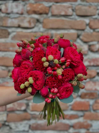 Noi le iubim pe toate, dar vrem să știm…
Tu pe care l-ai alege? ❤️🤍💗🧡

#cityflowersbyioana #buchetedemireasa #florarieSibiu #bridalstyle #flowersofinstagram #floripentrusuflet #bouquetinspiration #elegantflowers